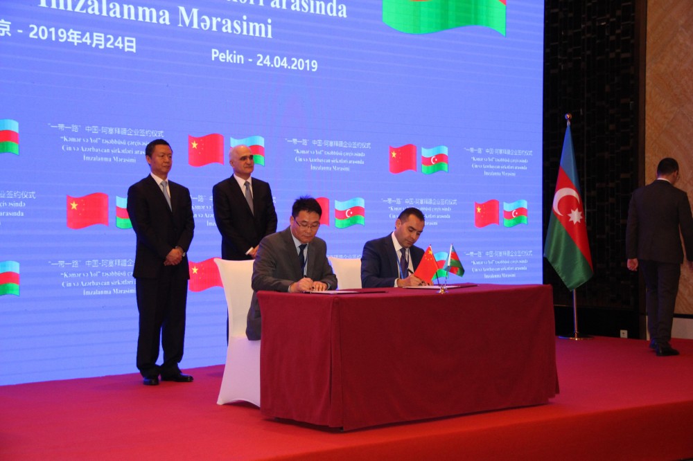 pekinde-azerbaycanla-cin-sirketleri-821-milyon-dollarliq-senedler-imzalayib